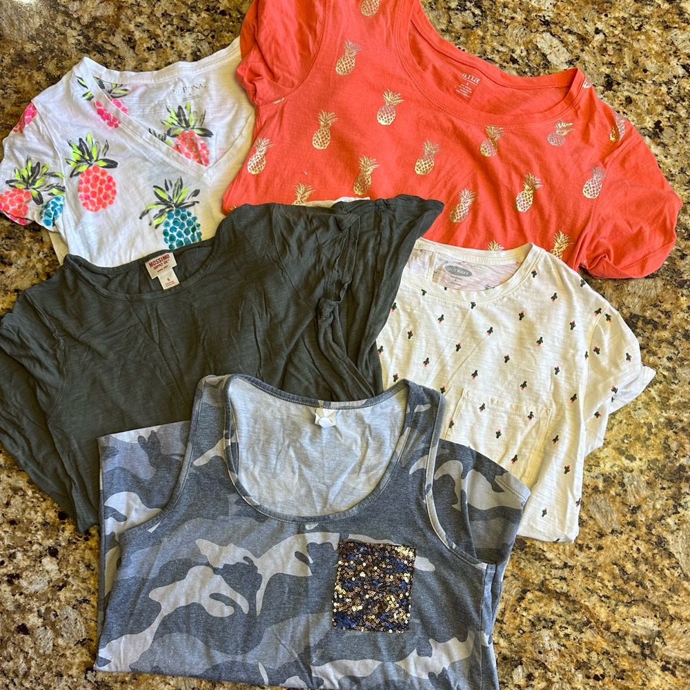 Women’s Short Sleeve Bundle Lot. All Size Small. Set of 5.